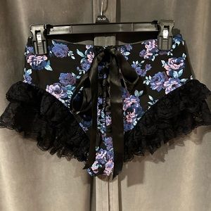 DOLLSKILL WIDOW LACEUP BROCADE FLORAL SHORTS (S) (BNWT)
